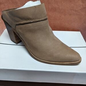 Dolce Vita Wes Nubuck Tan Leather Mules - With Defect